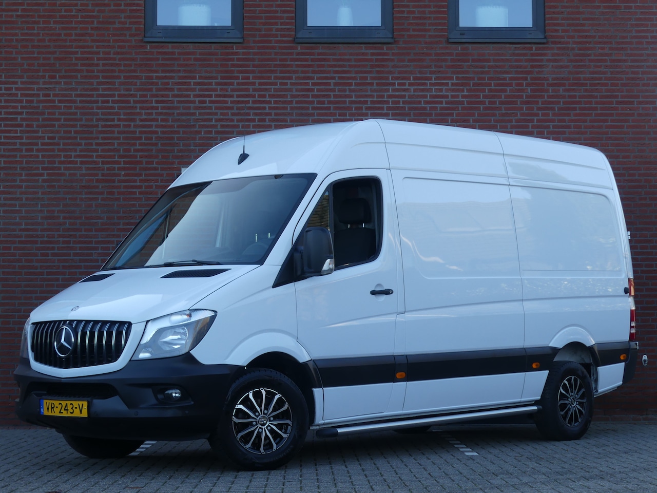 Mercedes-Benz Sprinter - 316 CDI L2H2 Airco/Camera/Trekhaak/Cruise control - AutoWereld.nl
