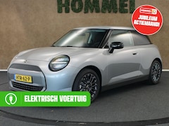 MINI Cooper - E Essential 40.7 kWh - SOH 99, 9% - ORIGINEEL NEDERLANDSE AUTO - 3-FASE - NAVIGATIE - PARK