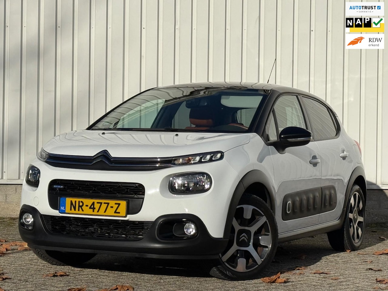 Citroën C3 - 1.2 PureTech Shine 2e Eigenaar,Trekhaak,Pano,AppleCarplay,Navi,Camera,Cruise,Climate,PDC,N - AutoWereld.nl