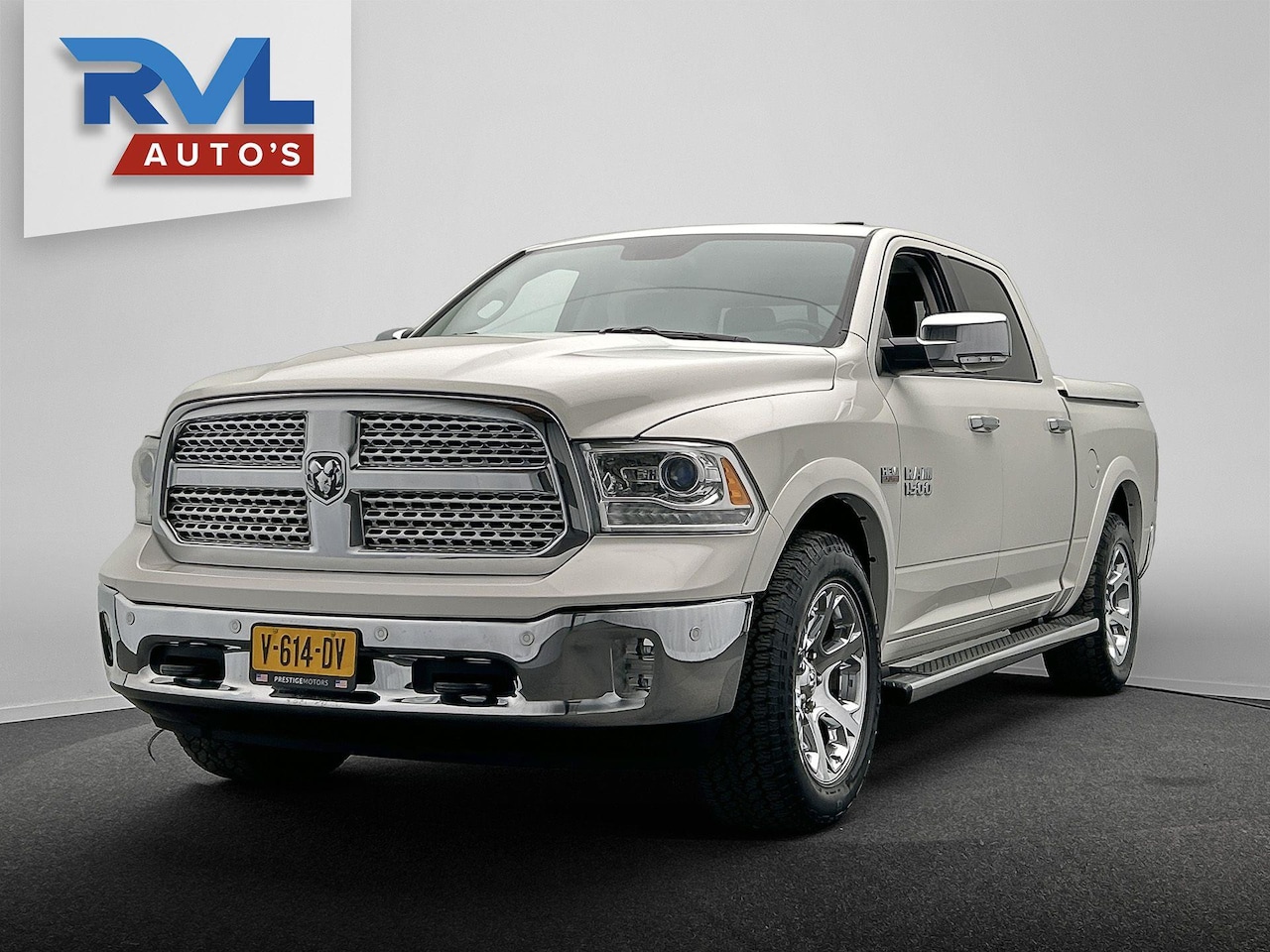 Dodge Ram 1500 - 5.7 V8 Crew Cab Laramie *LAGE BIJTELLING* Leder ALPINE Sound Camera Stoel Verwarming/Verko - AutoWereld.nl