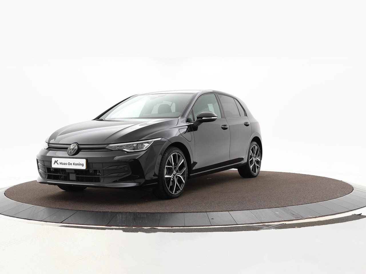 Volkswagen Golf - 1.5 204pk DSG eHybrid 50 Edition · Camera · Keyless · Apple/Android Car Play · Elek. Voors - AutoWereld.nl
