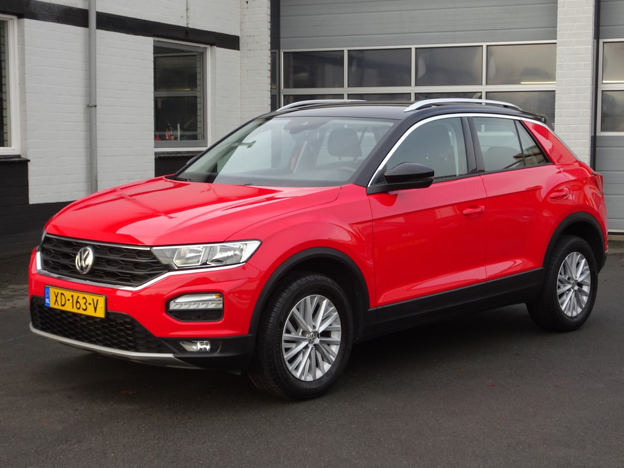 Volkswagen T-Roc - 1.0 TSI Style Automatische airco, navigatie, carplay, parkeersensoren voor en achter, lich - AutoWereld.nl