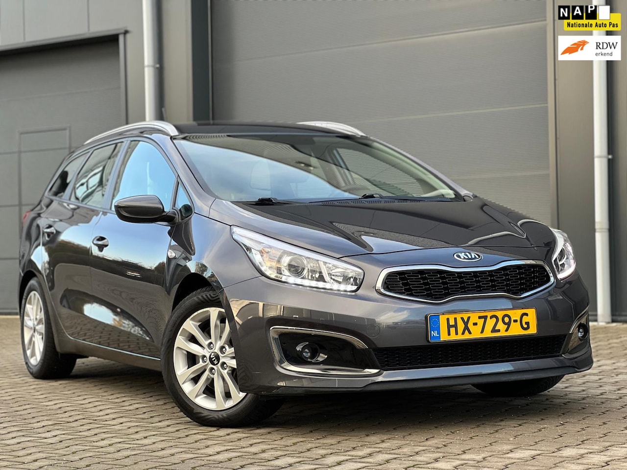 Kia Cee'd Sportswagon - 1.0 T-GDi FIRST EDITION + BJ016 + NAVI - AutoWereld.nl