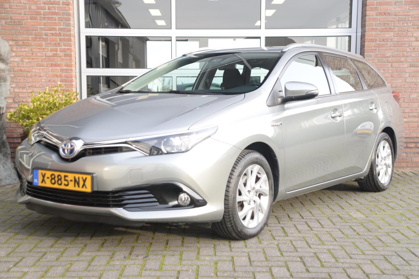 Toyota Auris Touring Sports - 1.8 Hybrid | Camera | Trekhaak afneembaar | - AutoWereld.nl