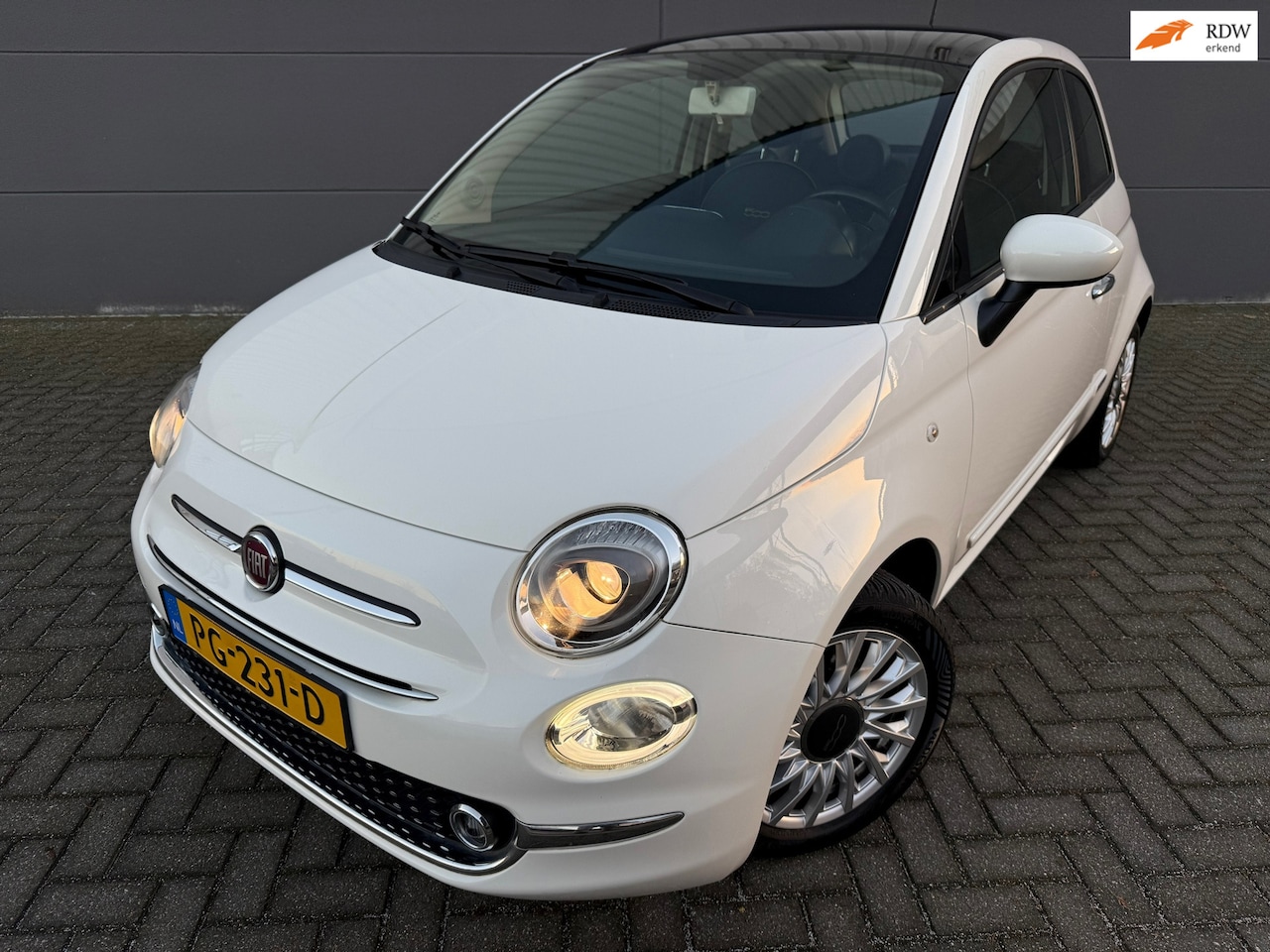 Fiat 500 - 1.2 Lounge*Panoramadak*NAVI*Parkeersensoren*Velgen*Bluetooth*NEW APK*Centrale vergrendelin - AutoWereld.nl