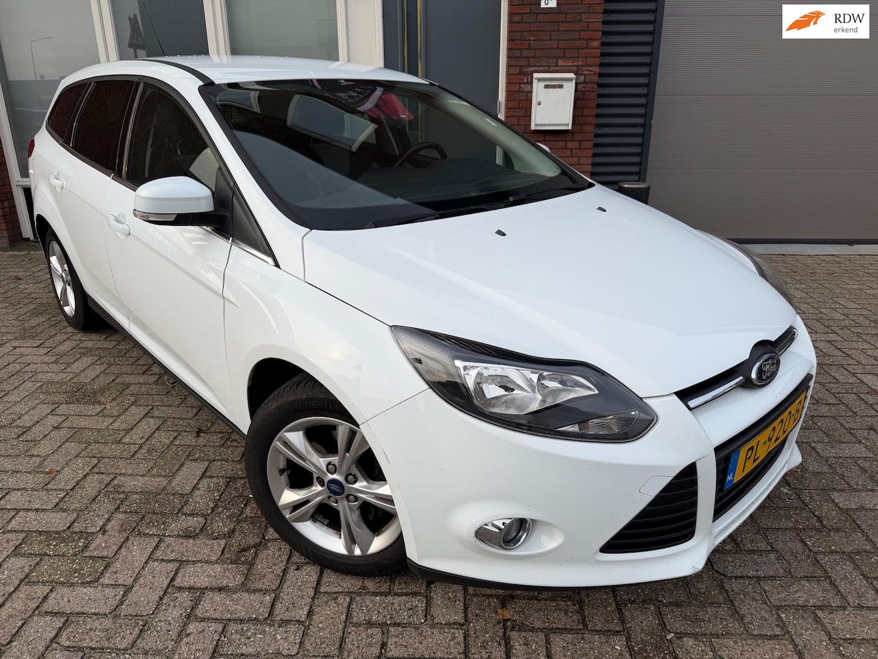 Ford Focus Wagon - 1.0 EcoBoost Lease / LM / Stoelverwarming / Clima - AutoWereld.nl