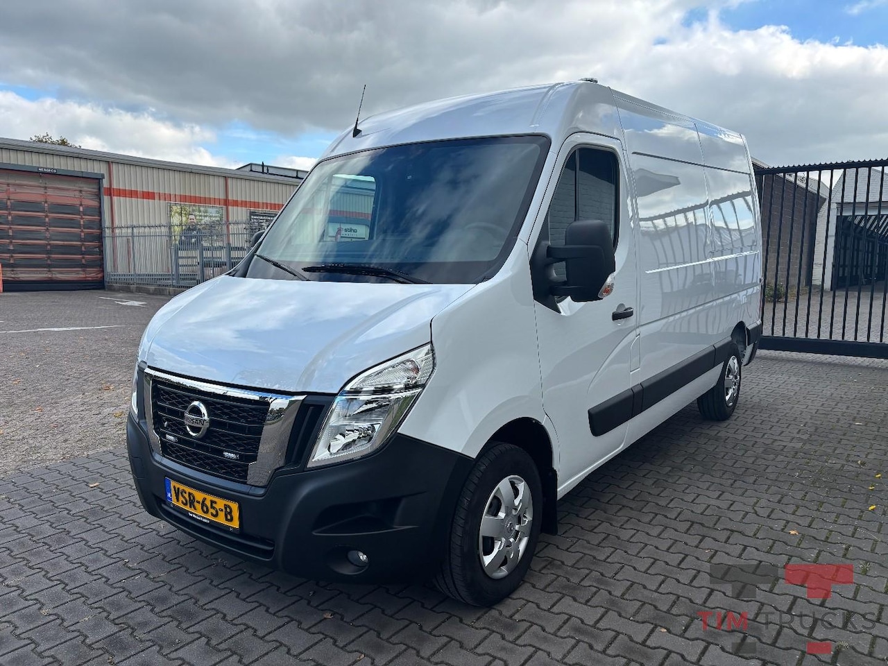 Nissan Interstar - Trekhaak 3.500 kg Navigatie Camera verzwaard verrenpakket - AutoWereld.nl