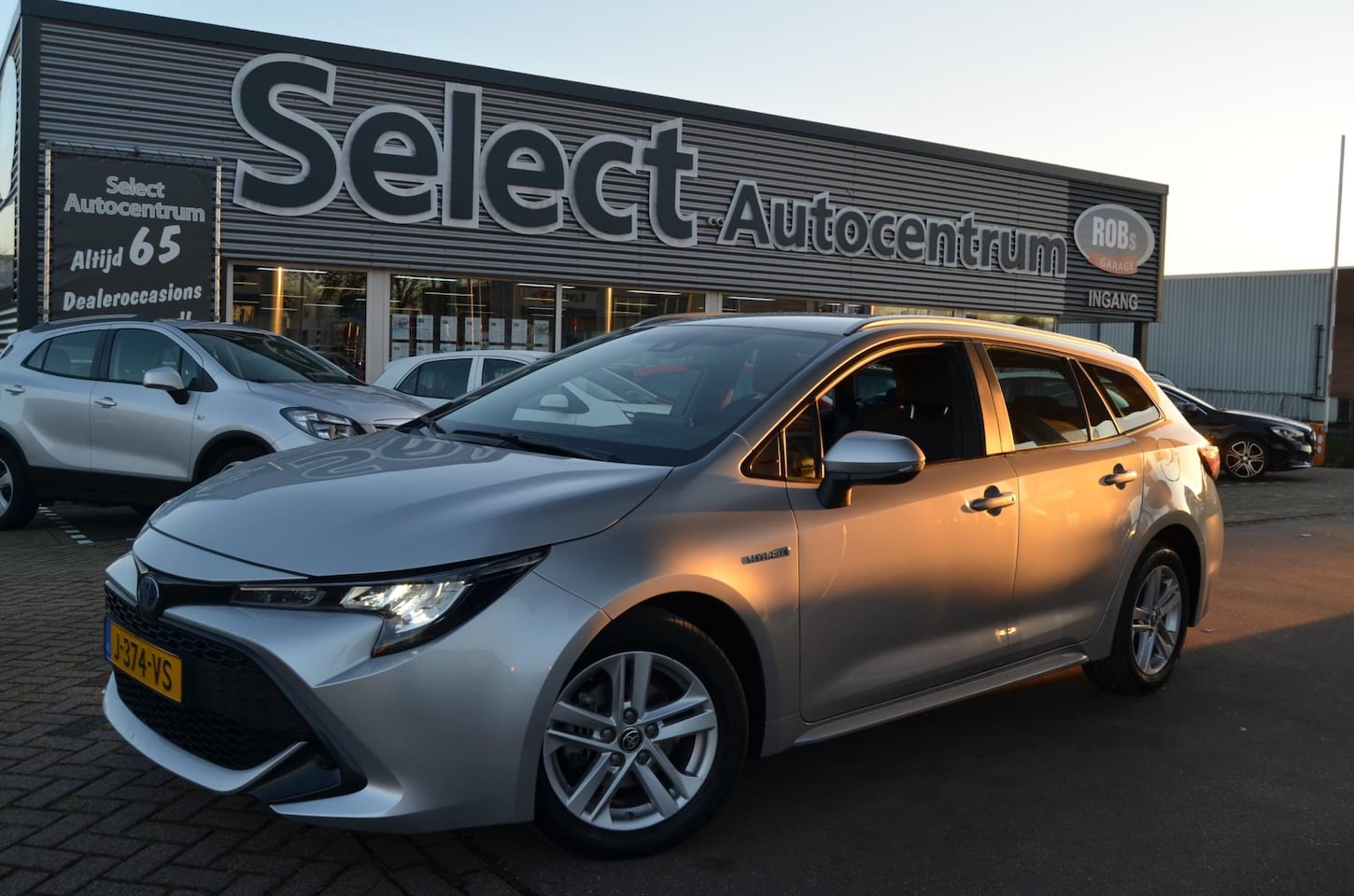 Toyota Corolla Touring Sports - 1.8 Hybrid Active| 59000 KM NAP|NLAUTO|APPLE CARPLY|NAVI|HYBRID| - AutoWereld.nl