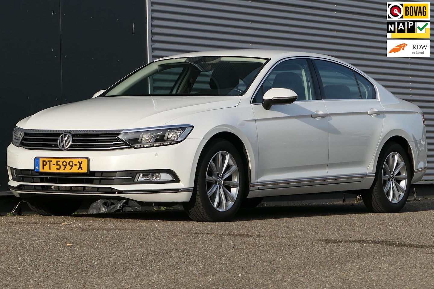Volkswagen Passat - 1.4 TSI Highline NAP DSG Navi Carplay Stoelverwarming - AutoWereld.nl