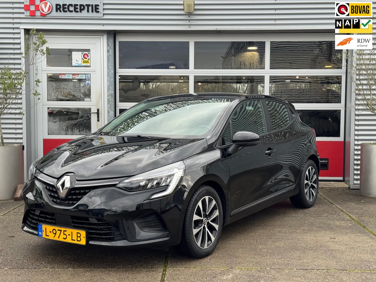 Renault Clio - 1.0 TCe Zen / Carplay /Pdc / Lane-assist / DAB / Org-Ned - AutoWereld.nl