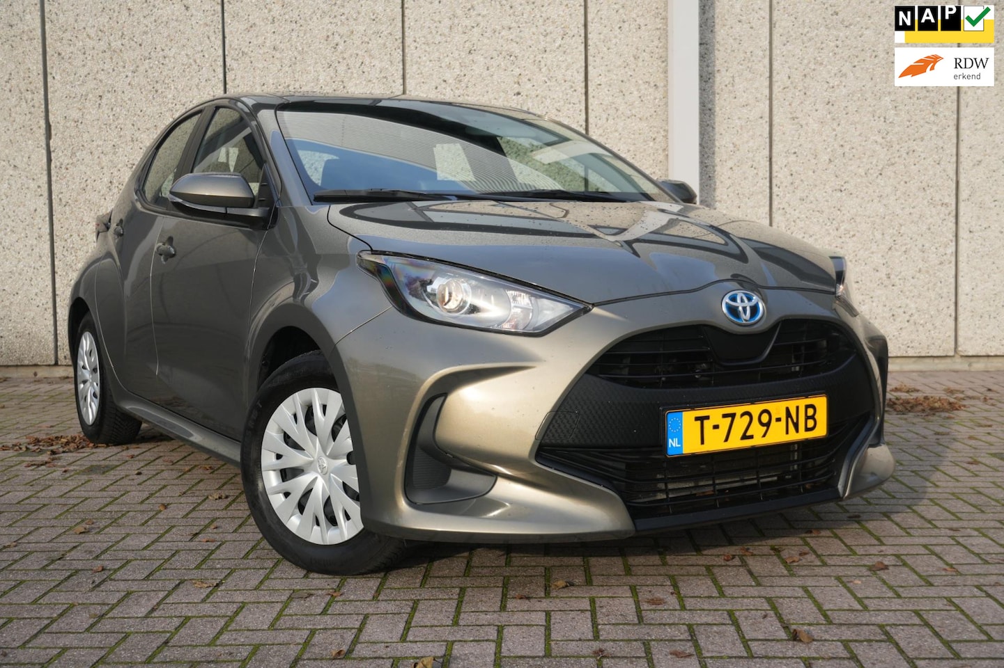 Toyota Yaris - 1.5 Hybrid Automaat,Camera,Apple Car play,Org NL,All seasons,Navi,BTW auto - AutoWereld.nl