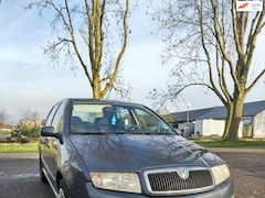 Skoda Fabia - 1.4-16V Spirit+ RIJDT SCHAKELT GOED AUTO IS ZO INGERUILD EN MAG ZO MEE