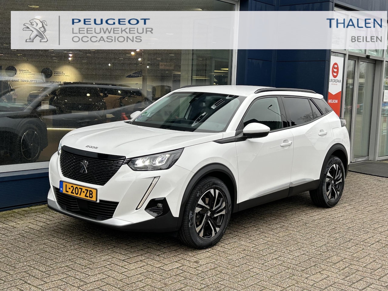 Peugeot 2008 - 1.2 Turbo 100 PK Allure Pack | Vaste Trekhaak 1200KG | Navigatie | Keyless Start | Lichtme - AutoWereld.nl