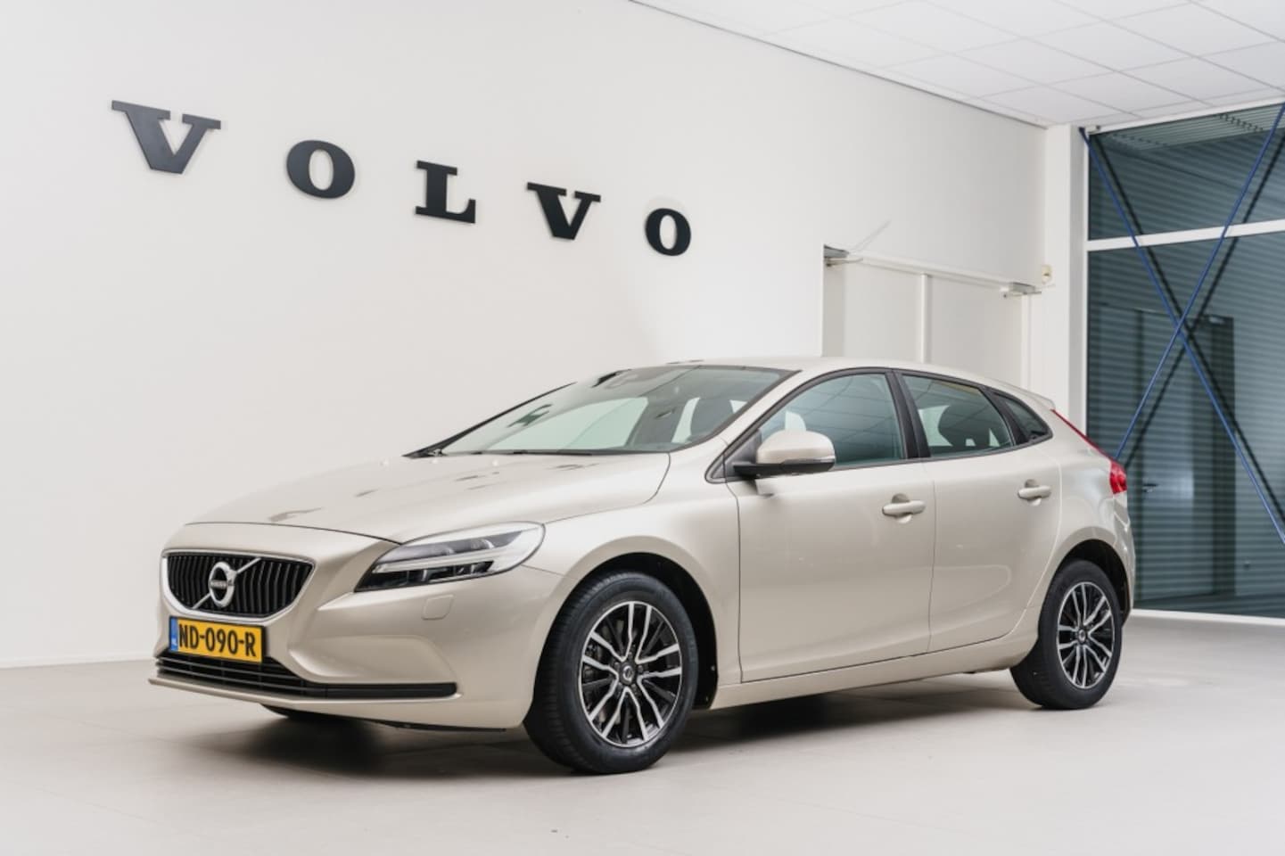 Volvo V40 - T2 Momentum - AutoWereld.nl