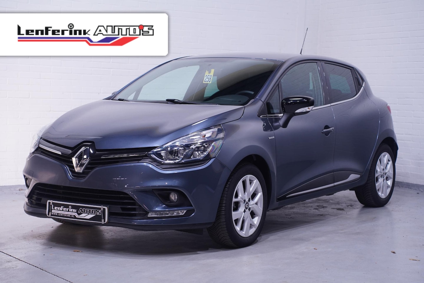 Renault Clio - 0.9 TCe Limited Navi PDC Apple Carplay 1e Eigenaar NAP - AutoWereld.nl