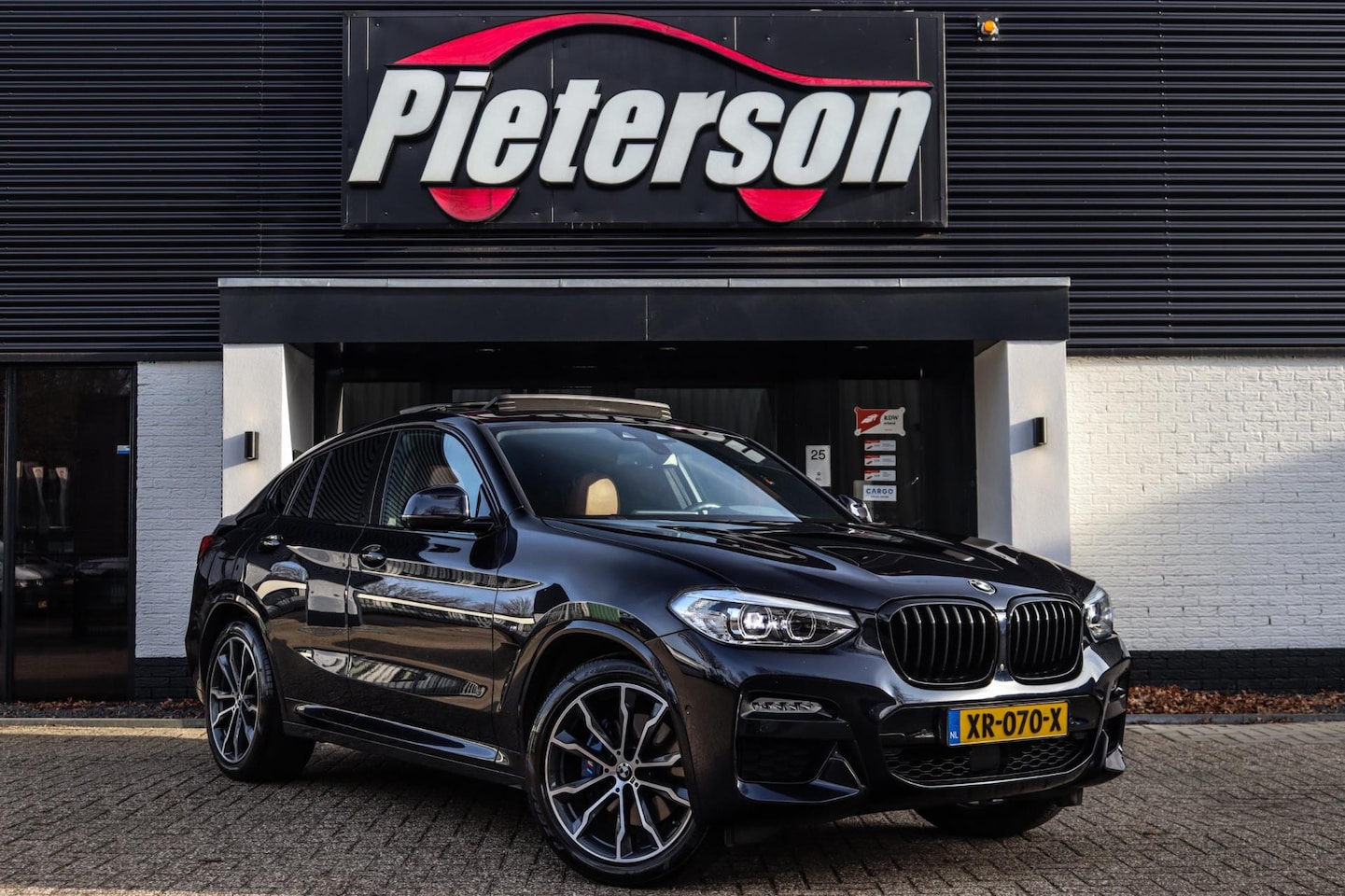 BMW X4 - XDrive30i M-Pakket NAP DEALER OH PANO 360 H&K MEMORY - AutoWereld.nl