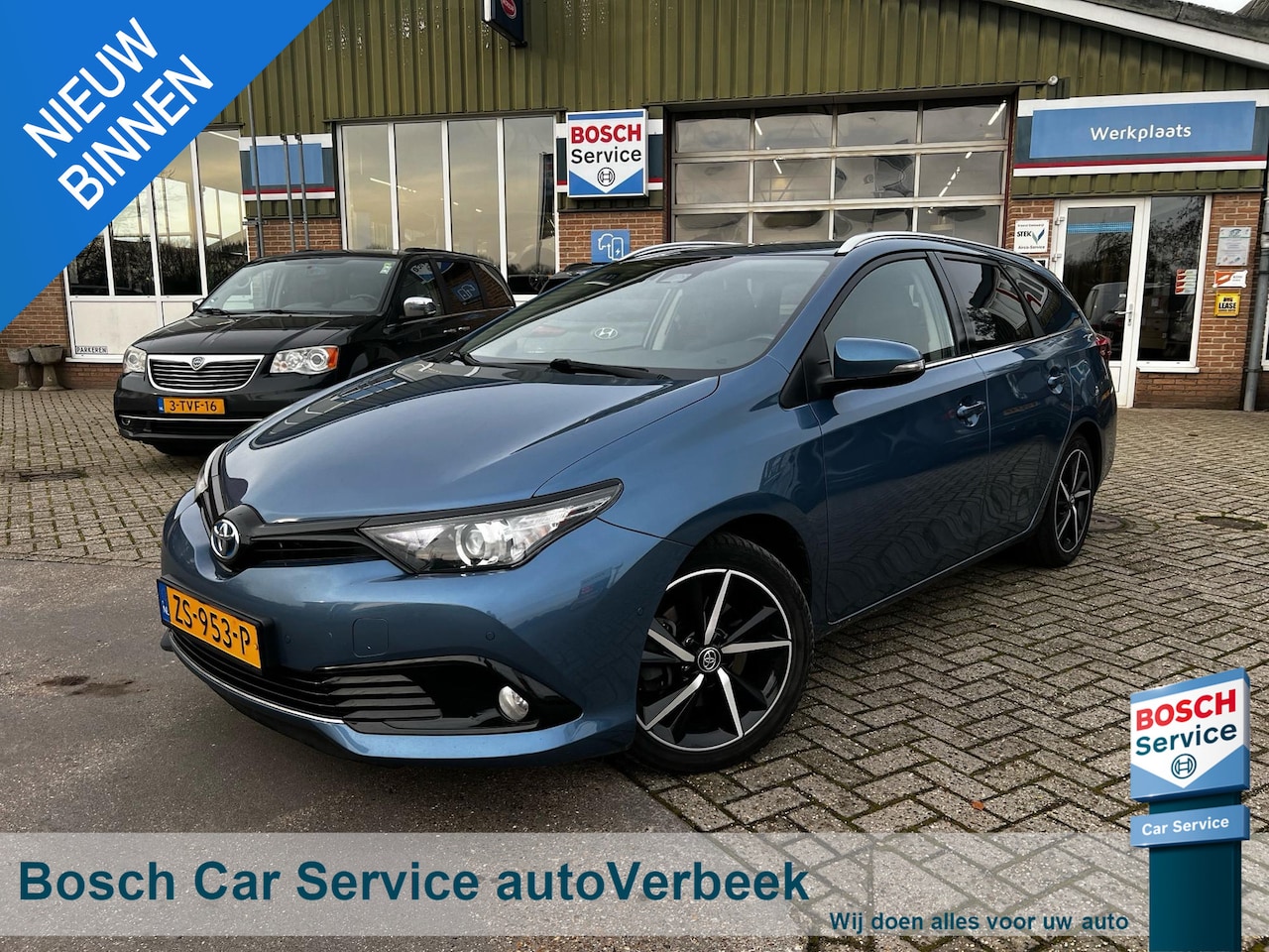 Toyota Auris Touring Sports - 1.8 Hybrid Dynamic Ultimate | Rijklaar!! | Navi | Stoelverwarming | Keyless | PDC V + A | - AutoWereld.nl
