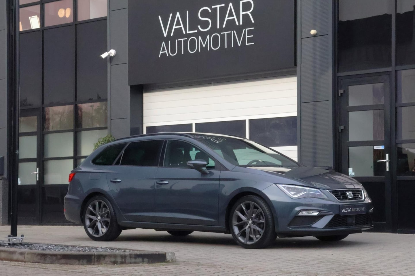 SEAT Leon ST - 2.0 TSI FR | PANO | TREKHAAK | VOLLEDIG ONDERHOUDEN! - AutoWereld.nl
