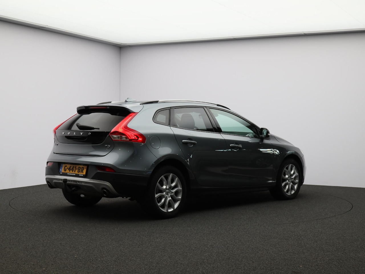 Volvo V40 Cross Country - 1.5 T3 Polar+ Luxury / Trekhaak / Adaptive Cruise / Harman Kardon / BLIS / Stoelverwarming - AutoWereld.nl
