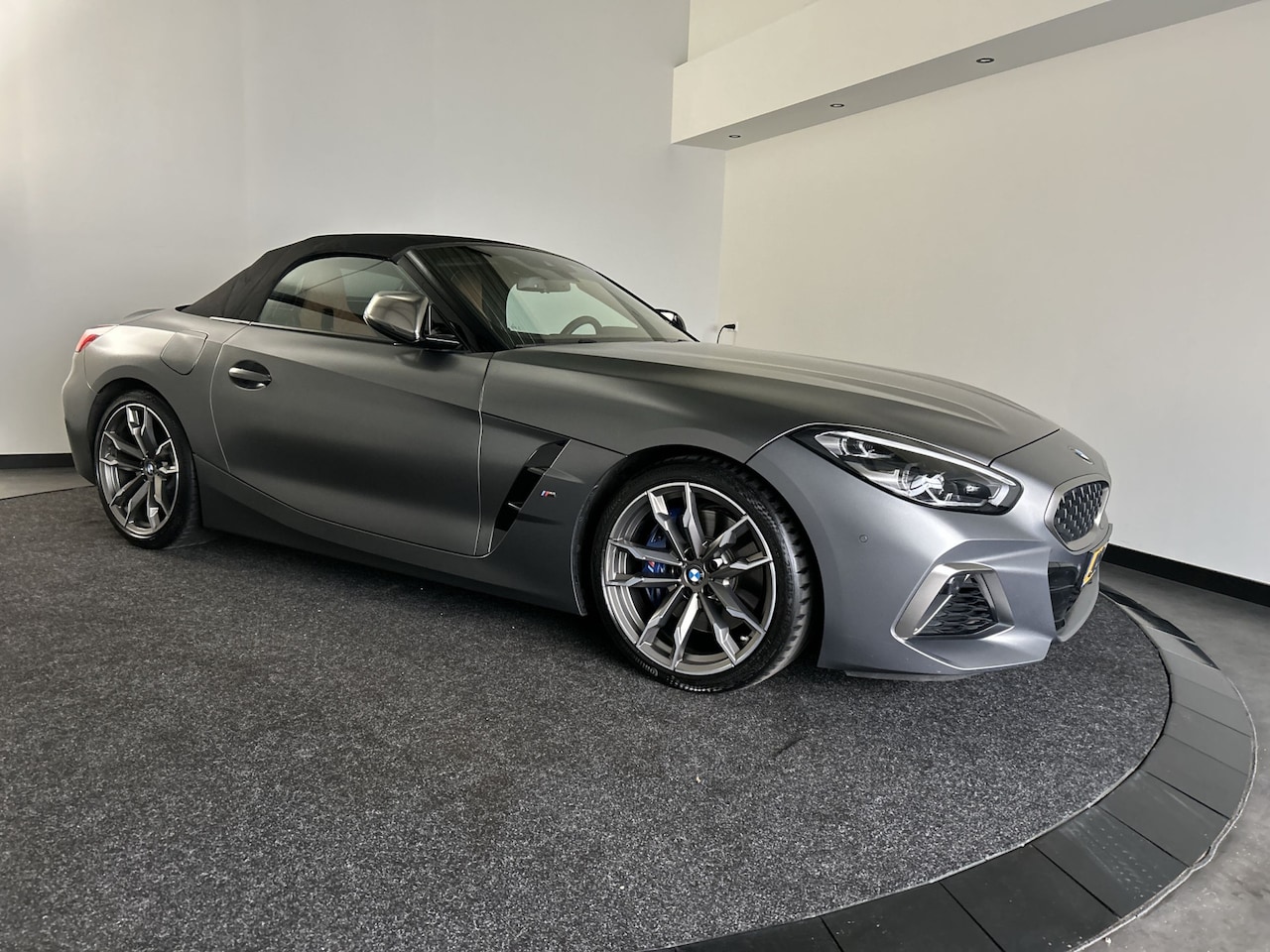 BMW Z4 Roadster - M40i First Edition De Ultieme Adrenalinekick | Nieuwstaat BMW Z4 M40i Frozen Grey | 340 PK - AutoWereld.nl
