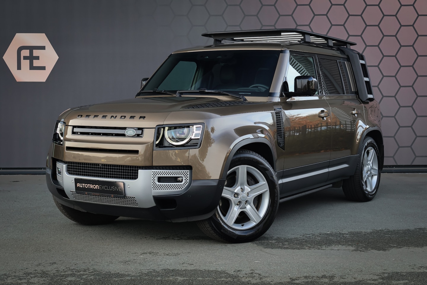 Land Rover Defender 110 - P400e 110 SE | ADAPTIVE CRUISE | BLACK PACK | COMFORT PACK | COLD CLIMATE PACK | OFF-ROAD - AutoWereld.nl