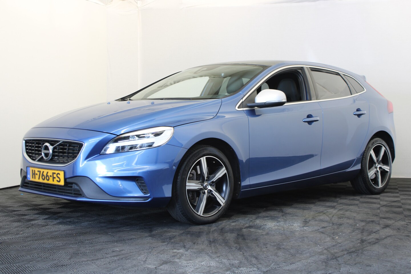 Volvo V40 - 1.5 T3 Polar+ Sport |Pano|Stoelverwarming|Trekhaak| - AutoWereld.nl