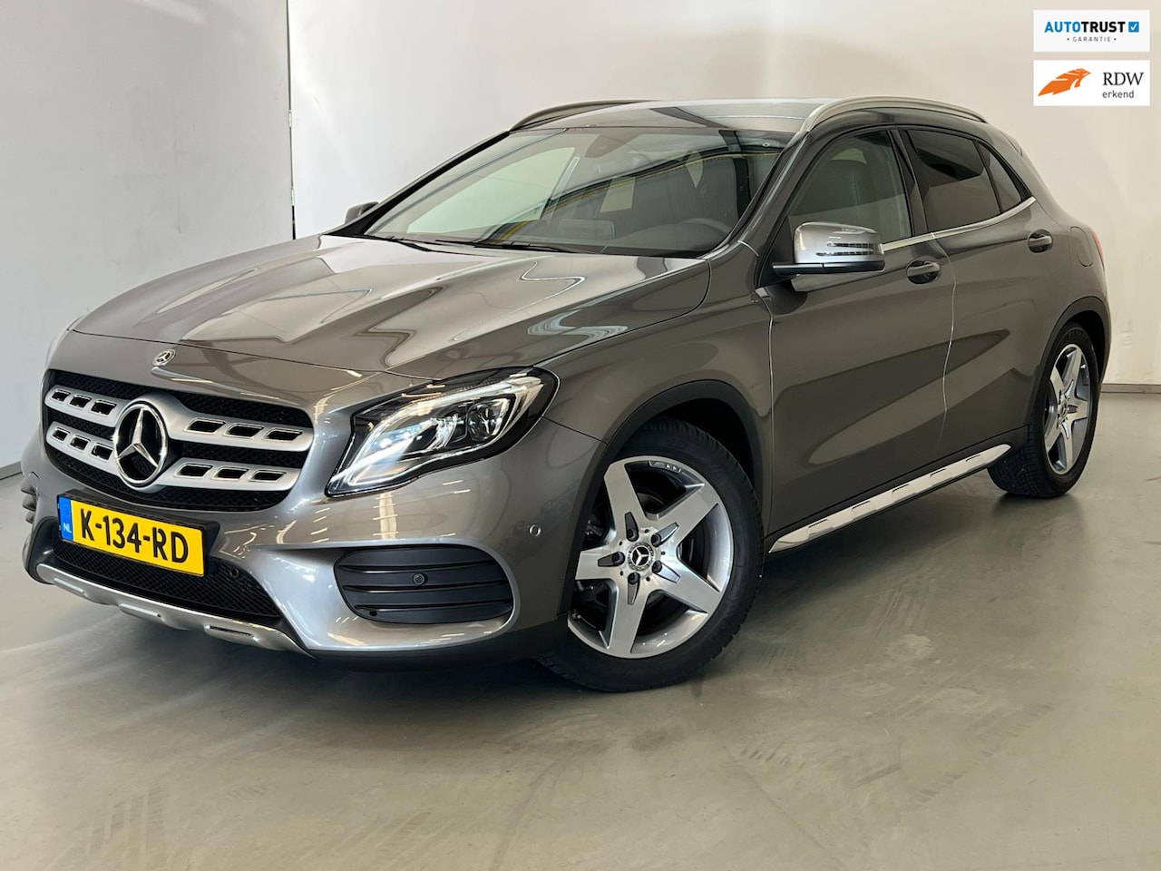 Mercedes-Benz GLA-Klasse - 180 / AMG / Clima / Stoelverwarming - AutoWereld.nl