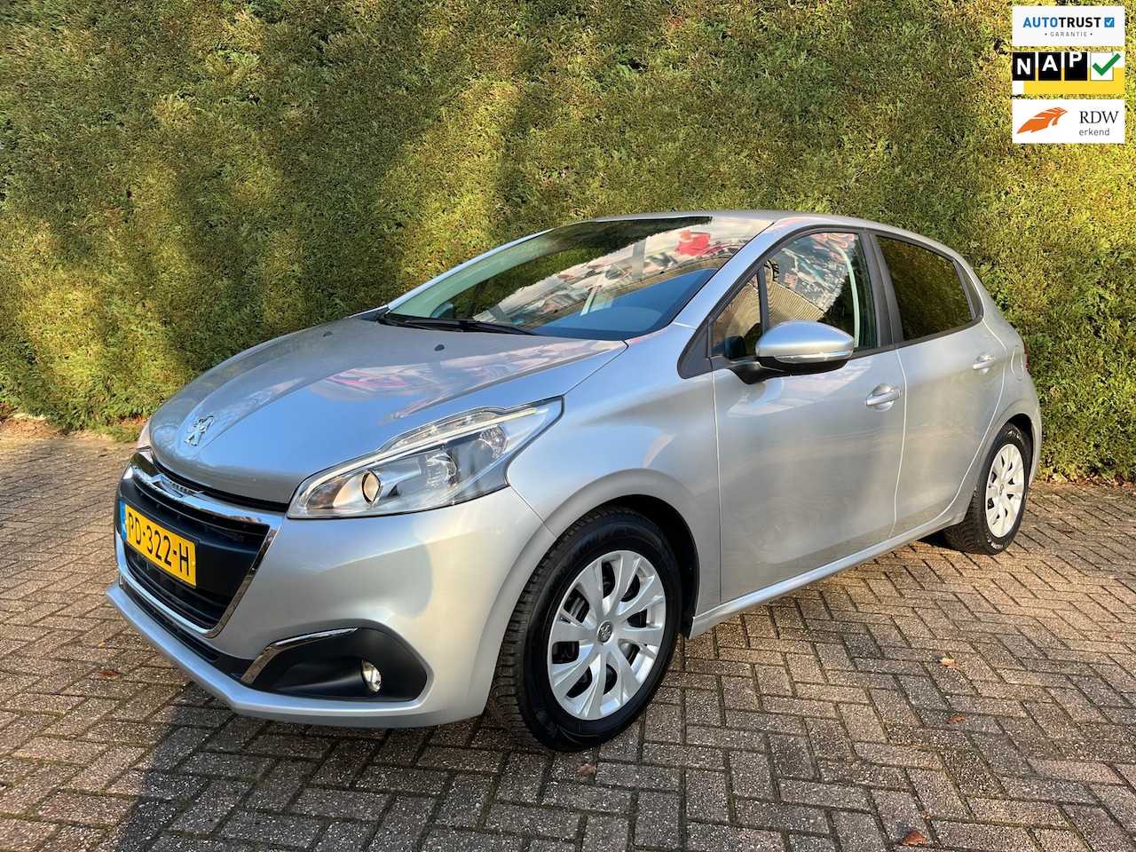 Peugeot 208 - 1.2 Apple-carplay, Trekhaak, PDC, Led, Eerste eigenaar, NAP ! - AutoWereld.nl