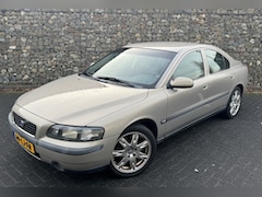 Volvo S60 - 2.4 Zeer Netjes 2e eigenaar Airco Trekhaak