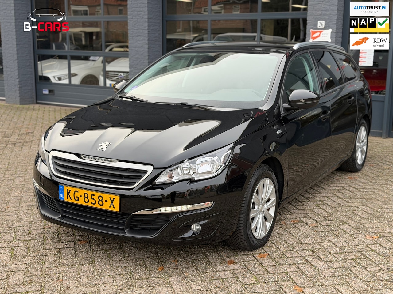 Peugeot 308 SW - 1.2 PureTech Style Pano|Pdc|Nap|Trekhaak|Topstaat! - AutoWereld.nl