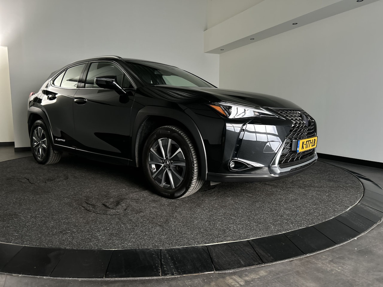 Lexus UX - 300e Business 54 kWh Elektrisch Rijden in Stijl | Nette auto | Apple Carplay / Android Aut - AutoWereld.nl