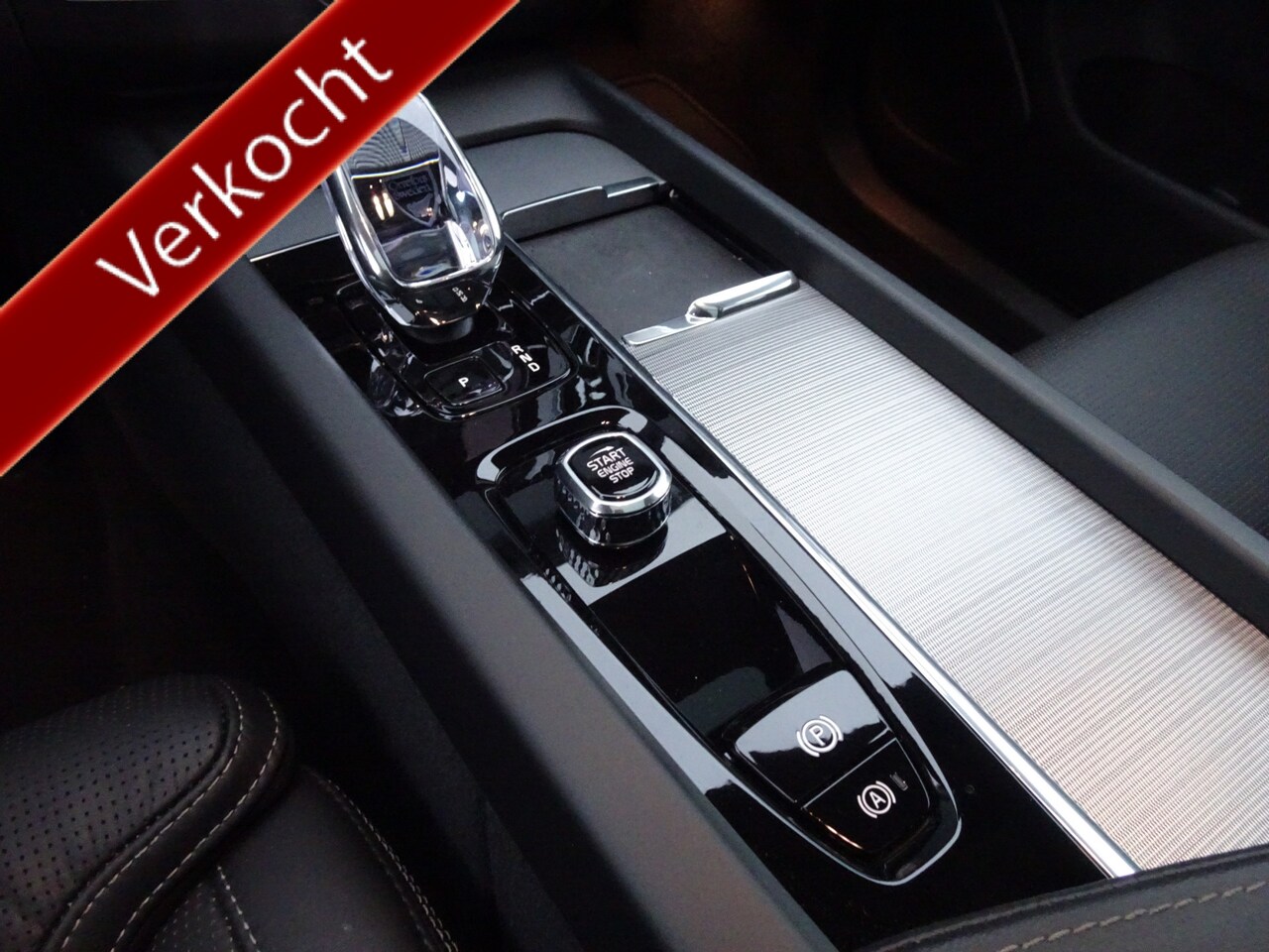 Volvo V60 - 2.0 T6 Plug-in hybrid AWD Plus Dark - AutoWereld.nl