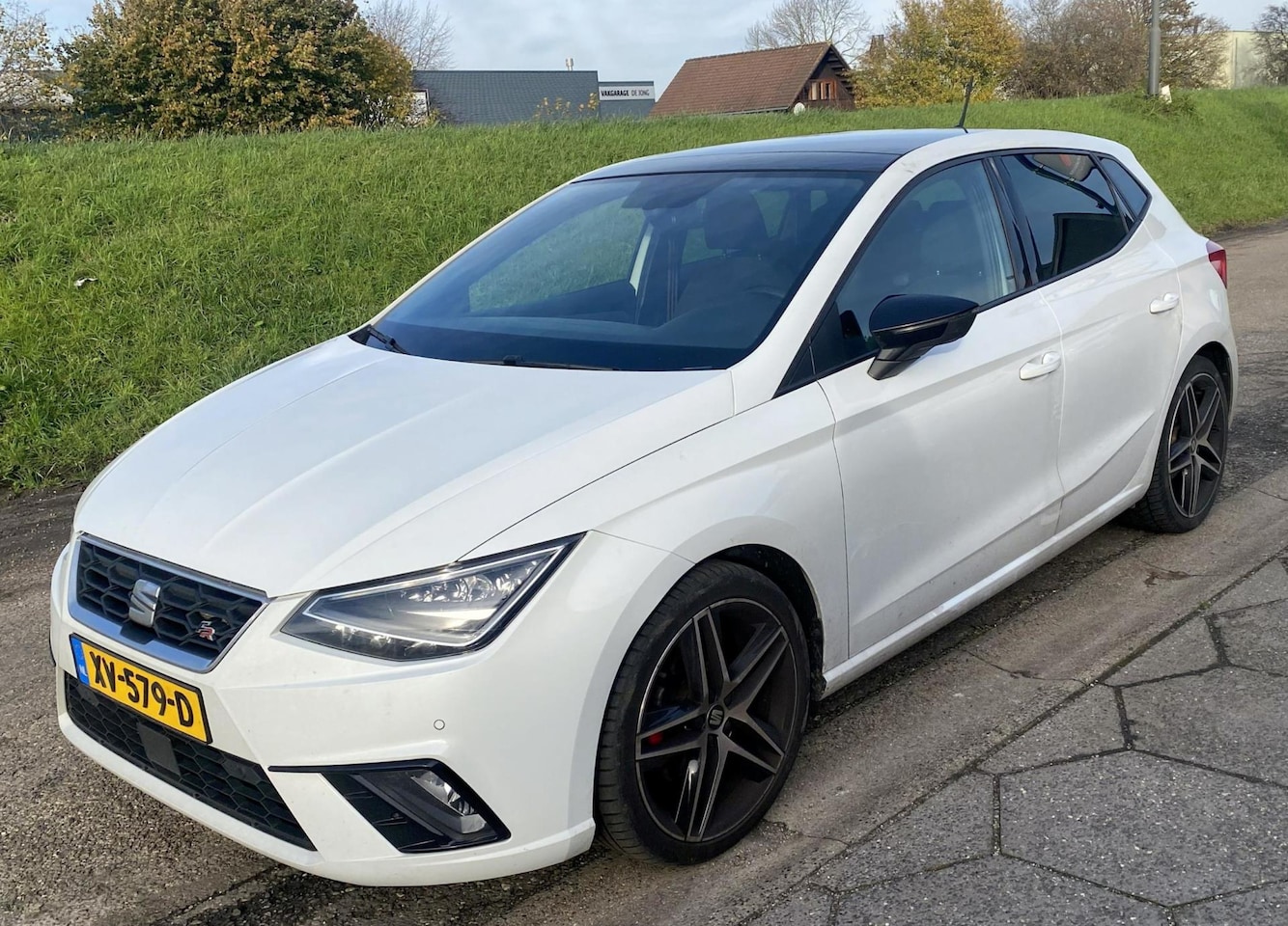 SEAT Ibiza - 1.0 TSI FR Automaat Bus. Intense Beats/ Pano/ LED/ Privacyglass - AutoWereld.nl