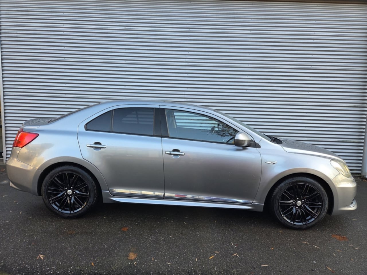 Suzuki Kizashi - 2.4 Sport AUTOMAAT/ AWD/ Trekhaak/ Schuif/kanteldak - AutoWereld.nl