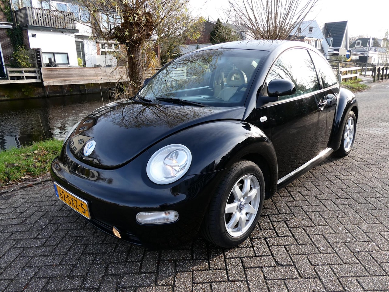 Volkswagen New Beetle - 2.0 Highline Airco Leder Youngtimer - AutoWereld.nl