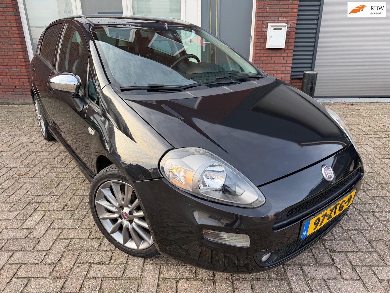 Fiat Punto Evo - 0.9 TwinAir Sport / Leder / Clima / Cruise / 17 inch - AutoWereld.nl