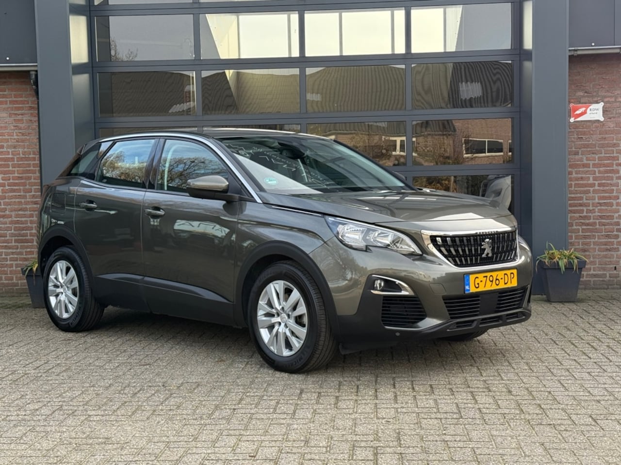 Peugeot 3008 - 1.2 PureTech Blue Lease Executive 1.2 PureTech Blue Lease Executive, automaat,carplay,360 camera,pdc - AutoWereld.nl