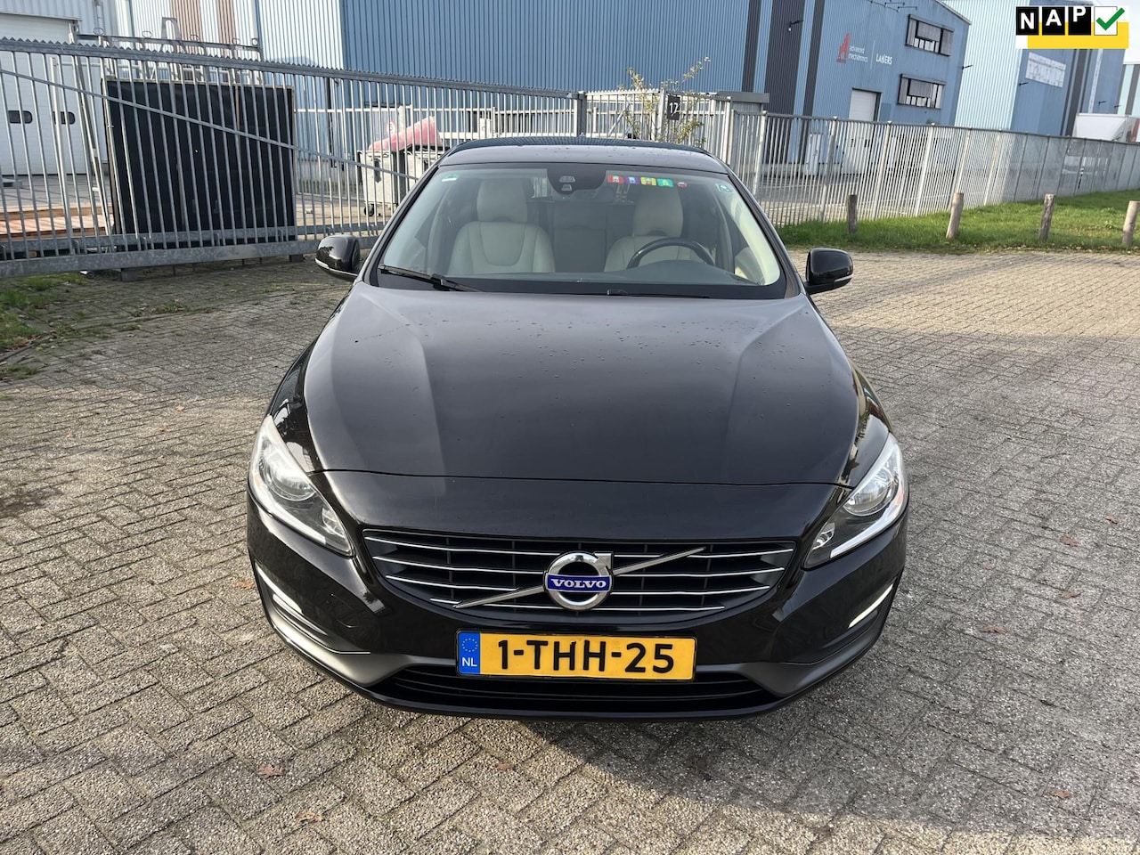Volvo V60 - 2.0 D4 Momentum 2.0 D4 Momentum - AutoWereld.nl