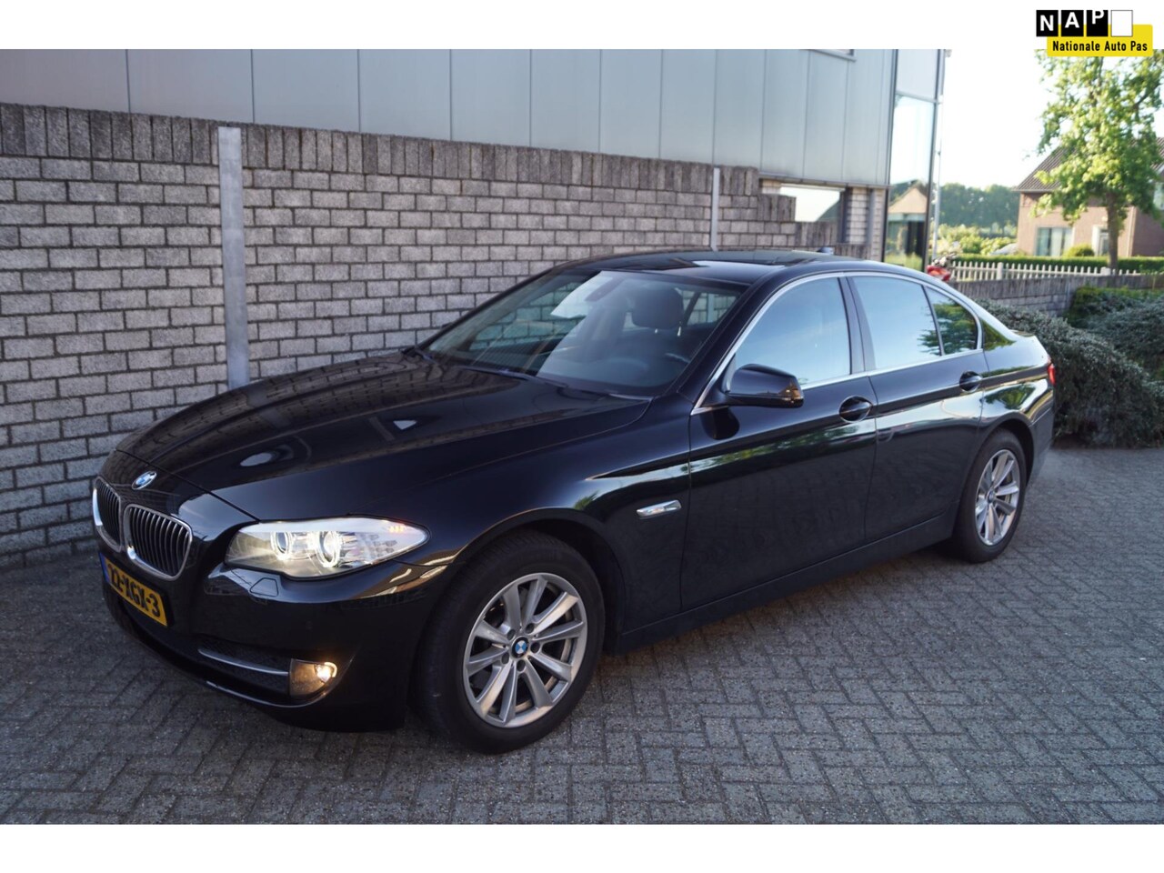 BMW 5-serie - 520i High Executive Autom Leder Sportst Stoelver Groot Navi Clima Cruise Xenon 2x PDC LMV - AutoWereld.nl