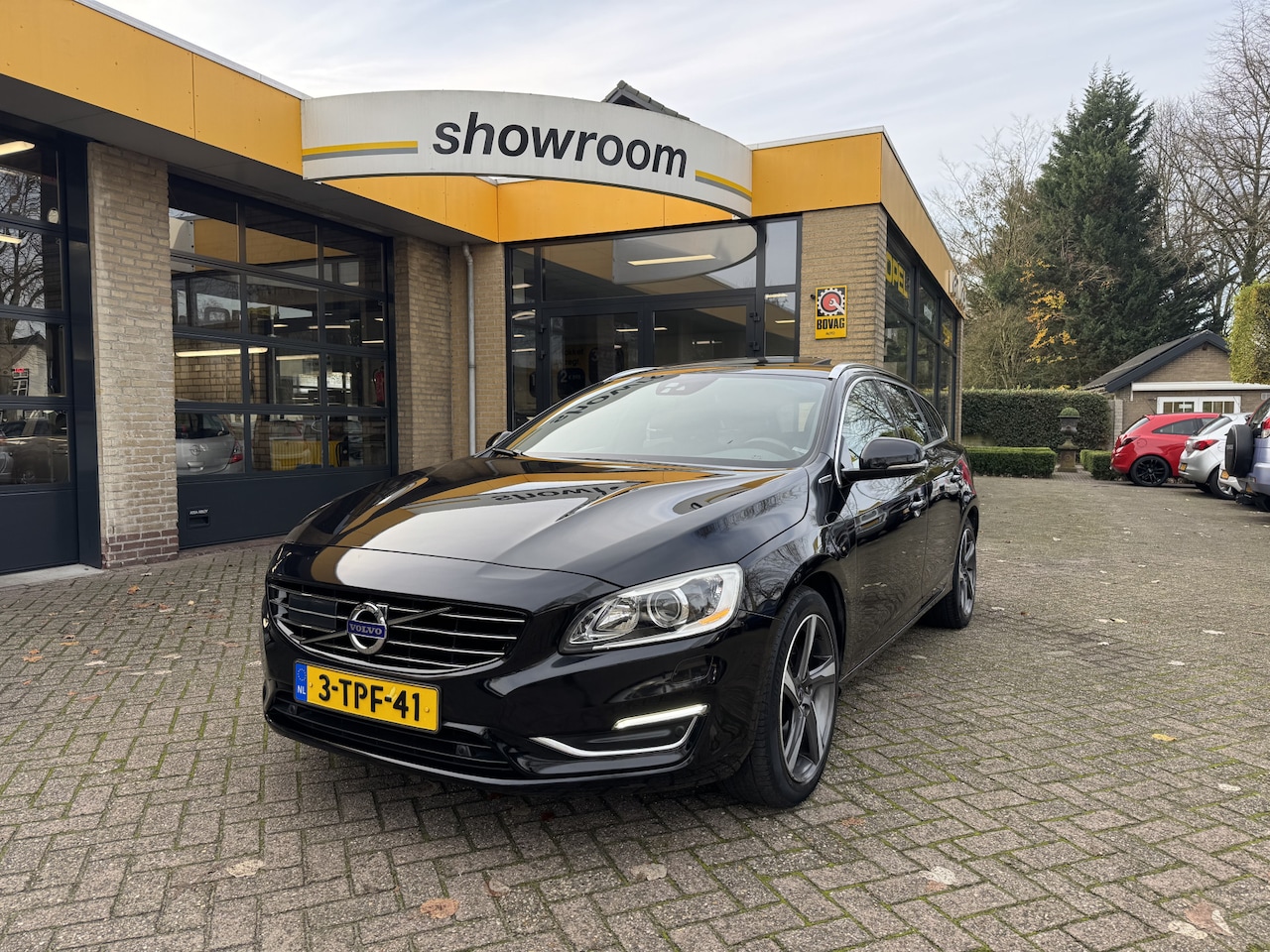 Volvo V60 - 2.4 D6 AWD Plug-In Hybrid Summum Schuifdak Dealer Onderhouden! - AutoWereld.nl