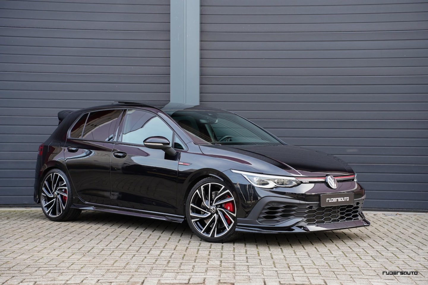 Volkswagen Golf - 8 GTI Clubsport | Pano | Alcantara | Zwart Metallic | Verlaagd | Rijdersauto Edition - AutoWereld.nl