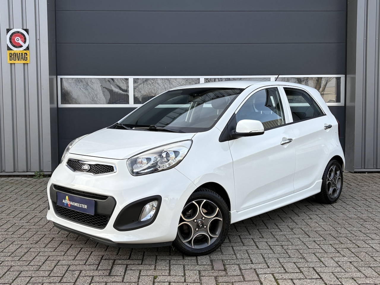 Kia Picanto - 1.2 CVVT ExecutiveLine | Keyless | All season | Climate Control | 1e Eigenaar | NAP | Gara - AutoWereld.nl