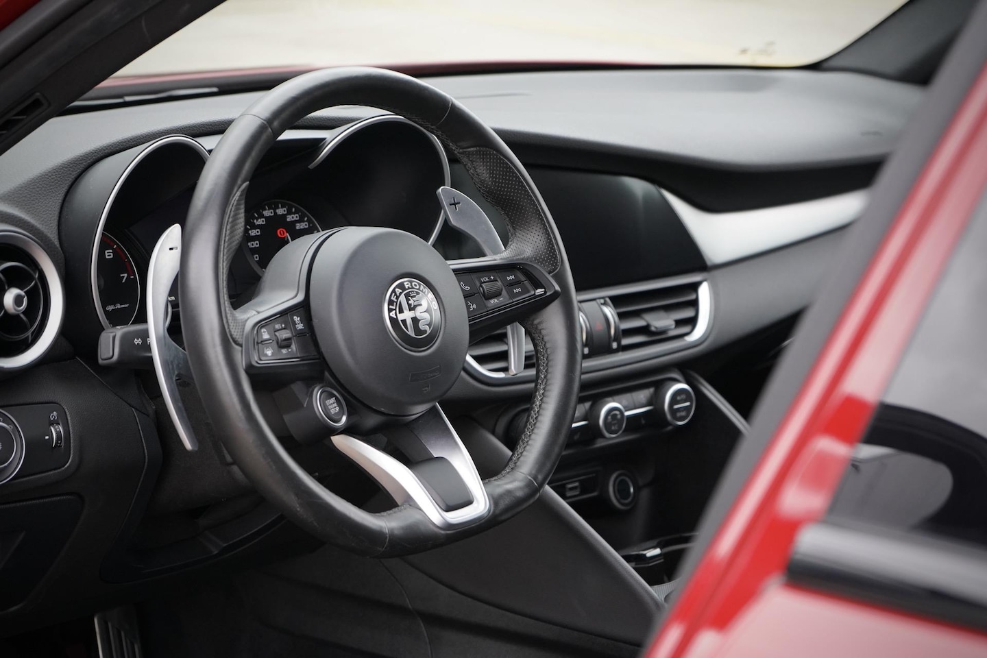 Alfa Romeo Giulia - 2.0 T Veloce AWD Q4 Rosso Competizone - AutoWereld.nl