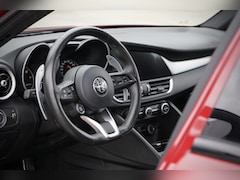 Alfa Romeo Giulia - 2.0 T Veloce AWD Q4 Rosso Competizone