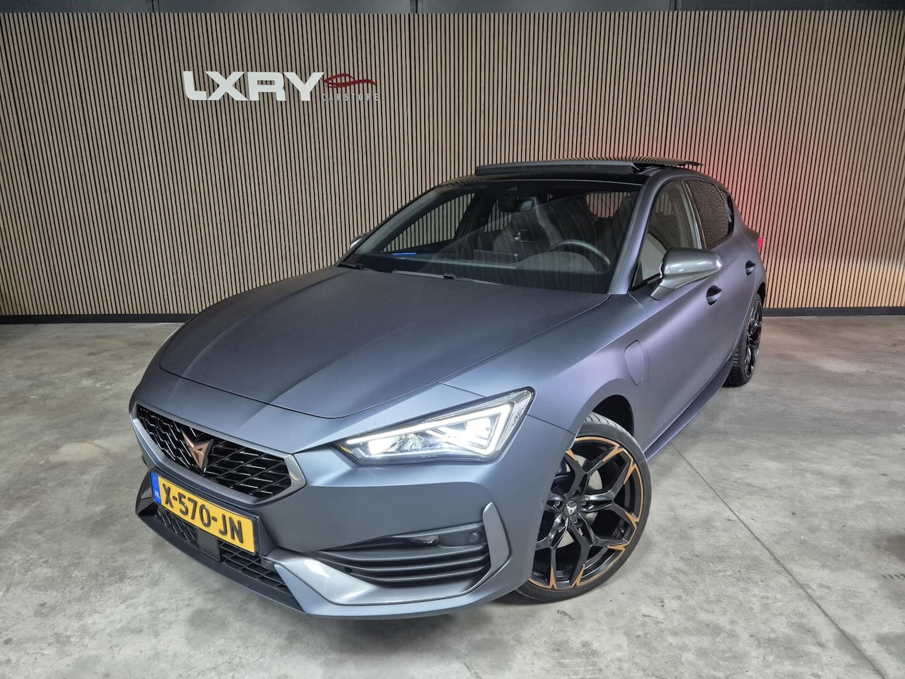 CUPRA Leon Sportstourer - 1.4 e-Hybrid VZ Copper Edition | Pano | Camera | Sfeerverlichting | VOLL | - AutoWereld.nl