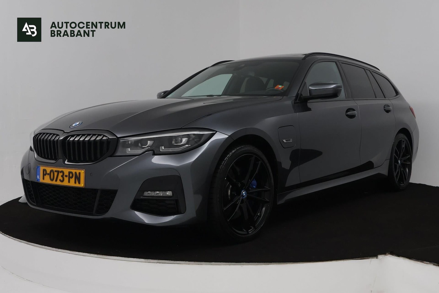 BMW 3-serie Touring - 330e High Executive (PANORAMADAK, TREKHAAK, STOELVERWARMING, ACHTERUITRIJCAMERA, STUURVERW - AutoWereld.nl