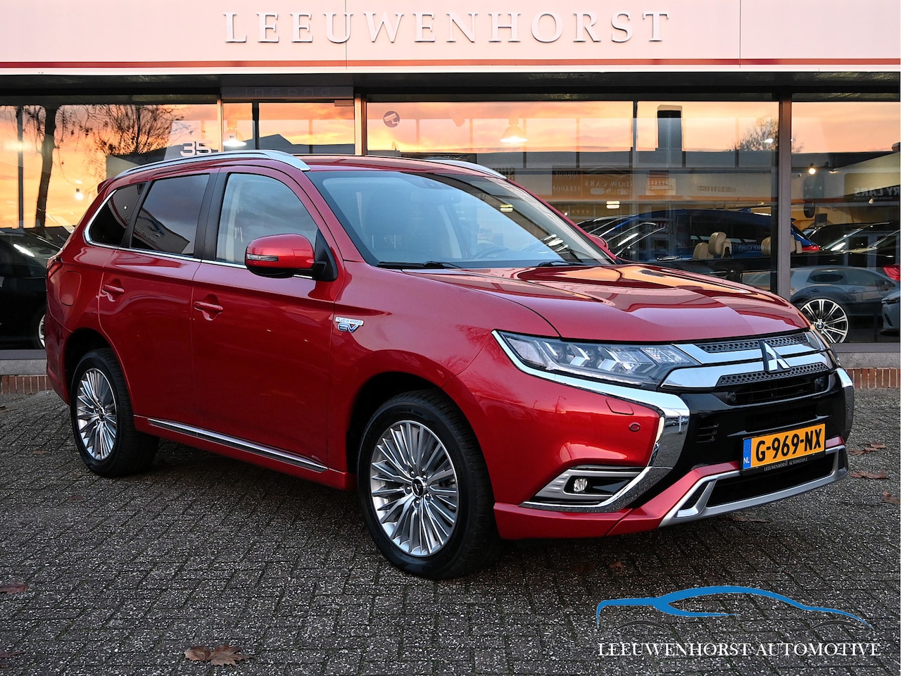 Mitsubishi Outlander - 2.4 PHEV Intense Apple Carplay, leer, navi, clima cruise, camera, NL-dealerauto - AutoWereld.nl
