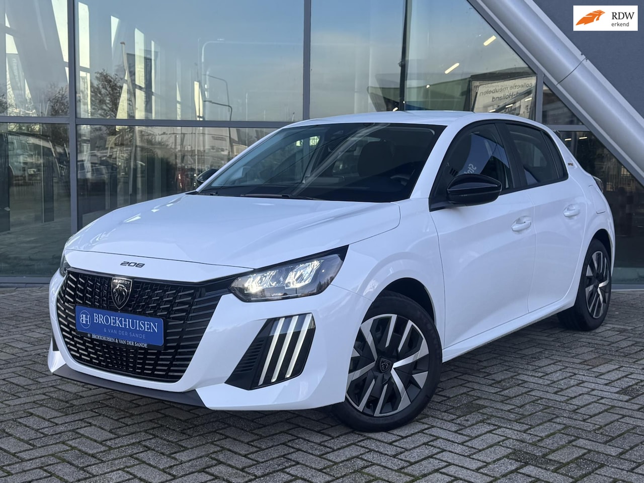 Peugeot 208 - 1.2 Hybrid 110pk e-DCS6 Style Automaat - Navigatie - Apple Car Play - AutoWereld.nl