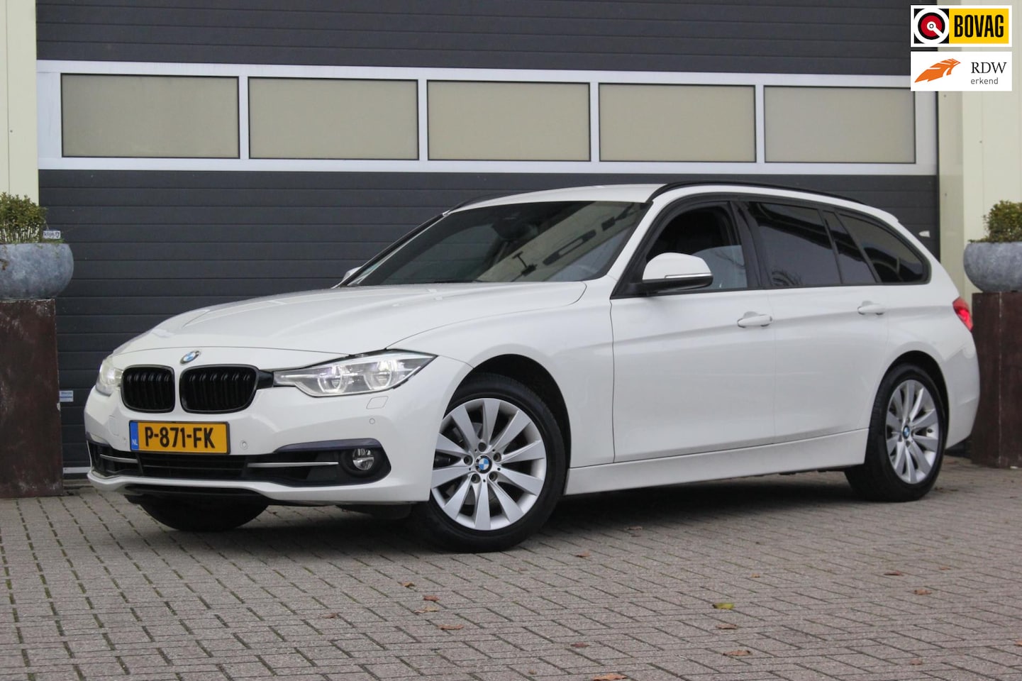 BMW 3-serie Touring - 320i High Executive | Trekhaak | - AutoWereld.nl