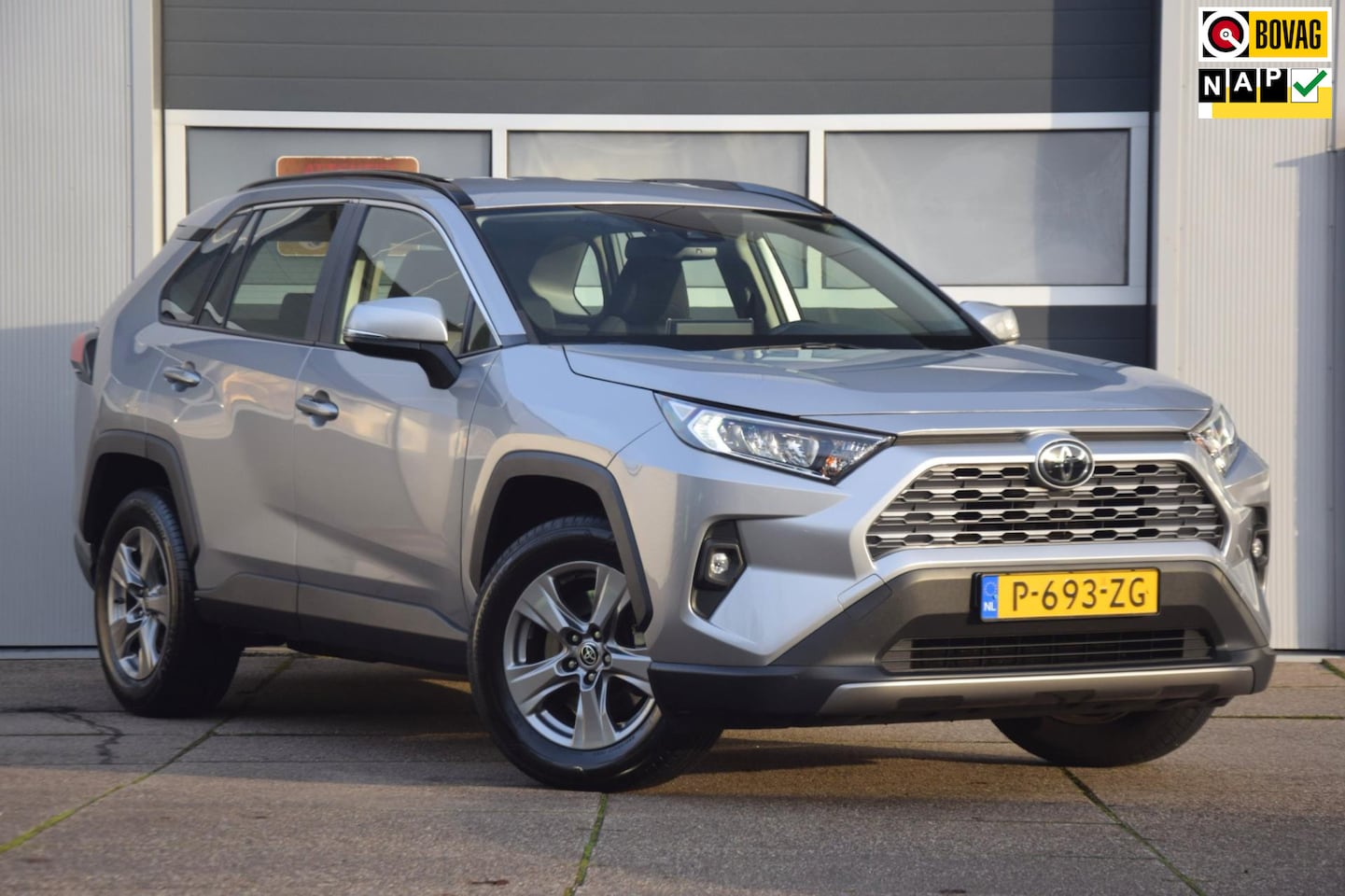 Toyota RAV4 - 2.0 VVT-iE Active 2000KG trekgewicht! TREKHAAK/APPLE CARPLAY/LED KOPLAMPEN - AutoWereld.nl